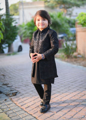 jamawar Sherwani in Black by Hassan Jee - SKC6073 | Laam.pk