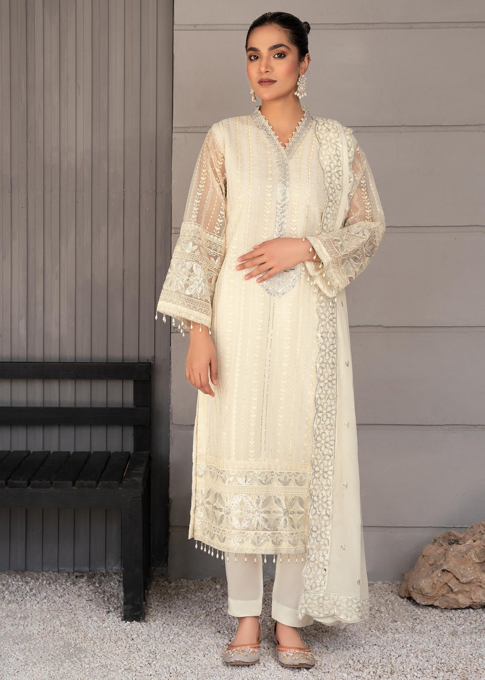 Kurta Set in Off-white by Agha Jaan - EOP8361 | Laam.pk
